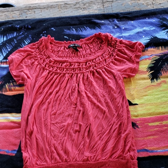 Women's Top - Picture 1 of 3